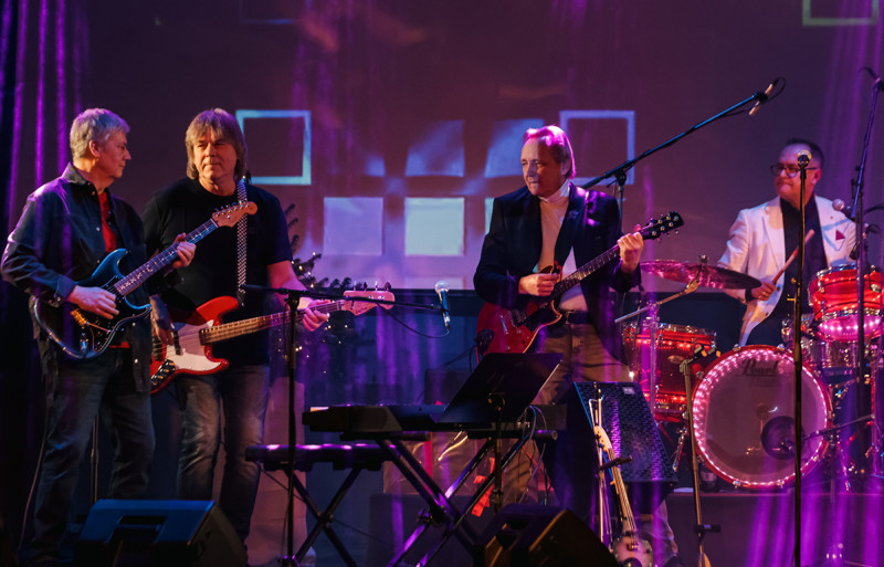 "bet bet" atklāj Ziemassvētku koncertu sēriju "Burvīga nakts"