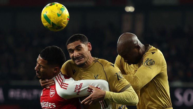 "Crystal Palace" centra aizsargi sit abos vārtos, pendelēs pusfinālā tiek "Arsenal"