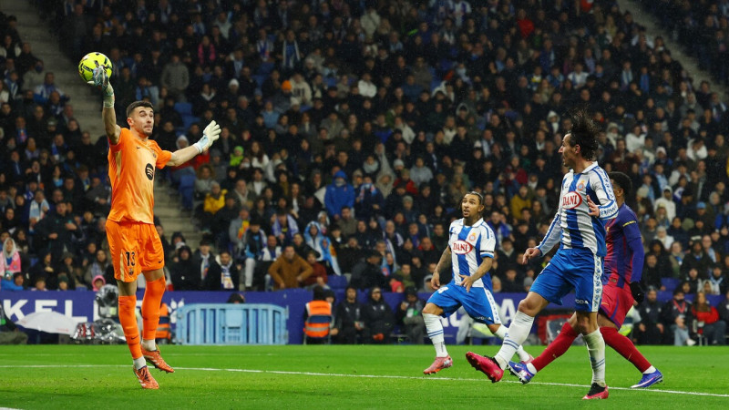 Barselonas derbijā katalāņi vien galotnē nokož spāņus