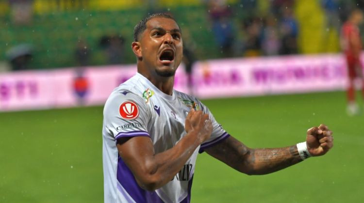 Čempione "Riga" turpina stiprināt flangus un nopērk arī brazīlieti