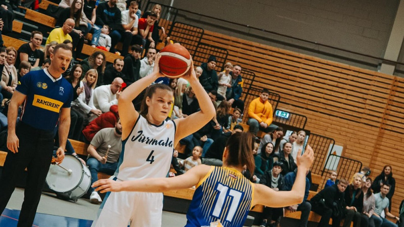 Aleksa Purmale un Marta Pētersone liek nodrebēt čempiones aizsardzībai