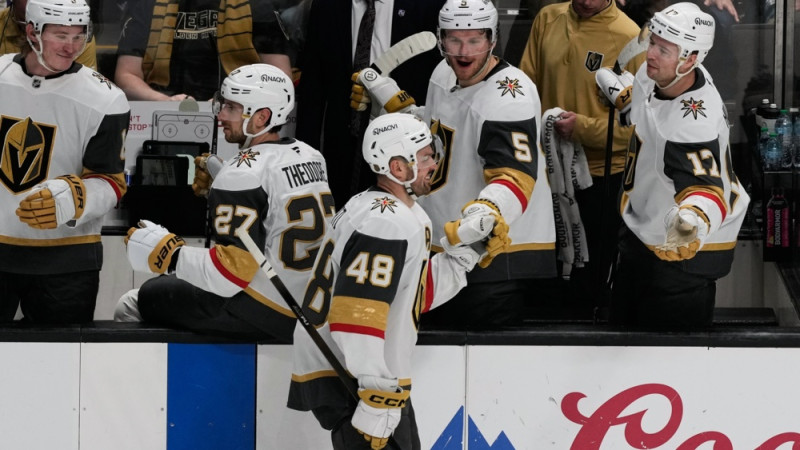 Hertlam 2+3, Vegasa grauj Sanhosē, Josi noorganizē visus vārtus ''Predators'' uzvarā