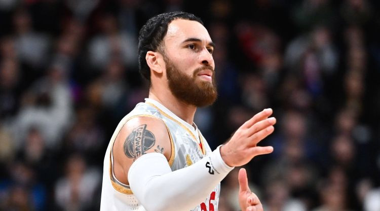 Džeimss uguņo sākumā, Obsts – galotnē, "Crvena zvezda" liela izglābšanās Milānā