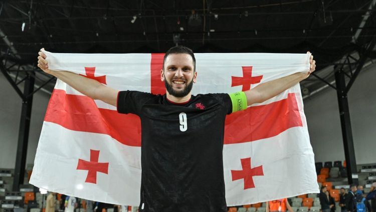 Latvijas pirmā pretiniece: bez brazīliešiem, bet ar Virslīgas un Irānas piesitienu