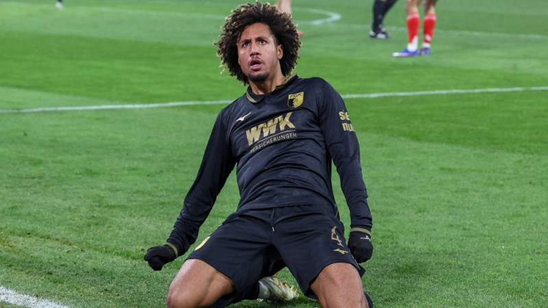 ''Bayern'' mājās sabrūk pēdējās minūtēs un piedzīvo pirmo zaudējumu sezonā