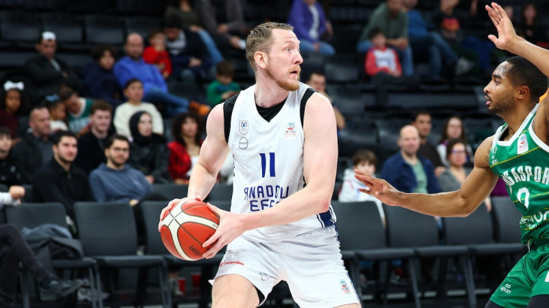 Šmitam un Kurucam mainīgas sekmes, citās spēlēs Atēnās un Telavivā uzvaras metieni