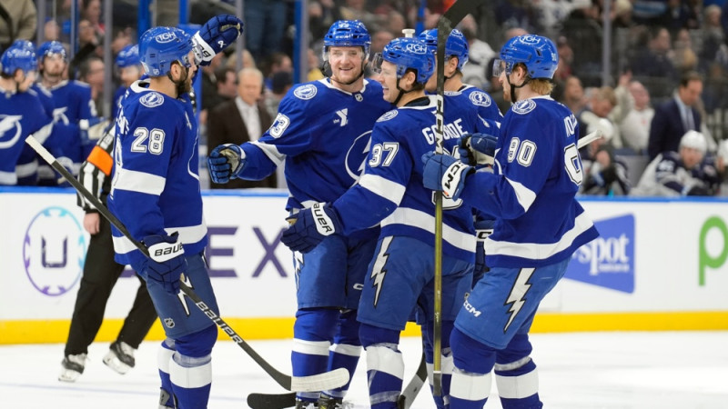 Girgensona sezonas otrā divu punktu spēle nokārto Tampas uzvaru pār ''Jets''