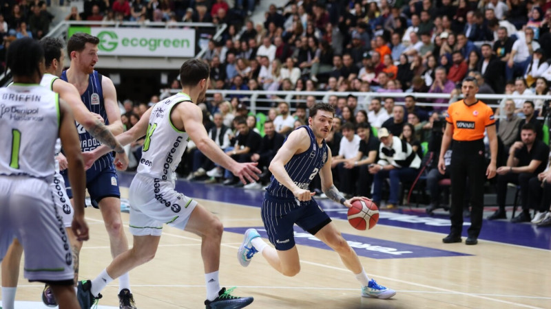 "Anadolu Efes" turpina klupt Turcijā, Šteinberga Manrezai nepietiek ar 92 punktiem