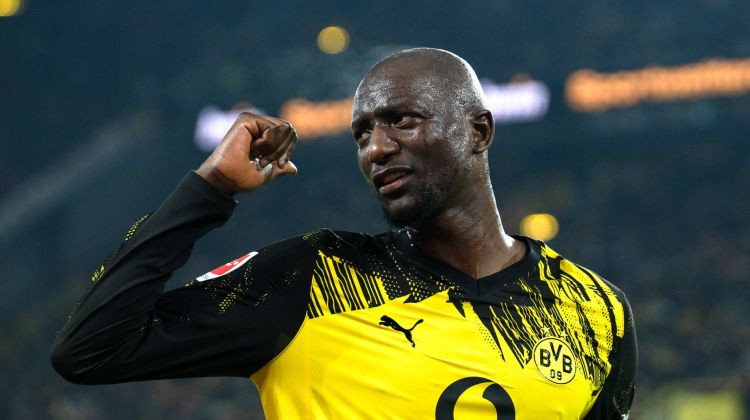 Dortmunde sagrauj Maincu un dzenas pakaļ "Bayern"