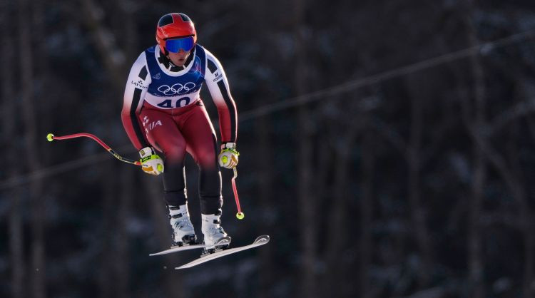 Latviešu kalnu slēpotājs Opmanis aizvadījis otro olimpisko treniņu, dāmu sesija atcelta
