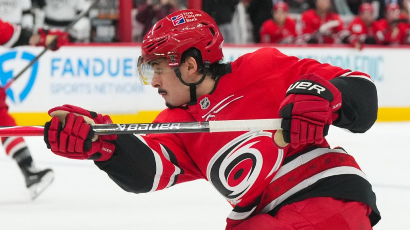 Savainoto Girgensona komandas biedru Kanādas izlasē aizstās ''Hurricanes'' līderis