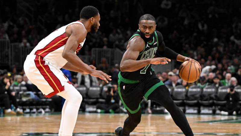 Bostona atspēlē -22 pret ''Heat'', Austrumu vadošo komandu duelī ''Pistons'' grauj ar +38