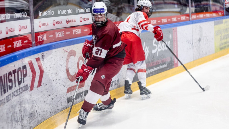 Latvijas U16 hokejistiem spraigs cīniņš pret lietuviešiem
