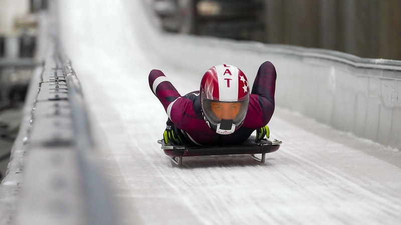 Olimpisko spēļu debitantei Andžānei pirmajos skeletona treniņos gandrīz identiski laiki