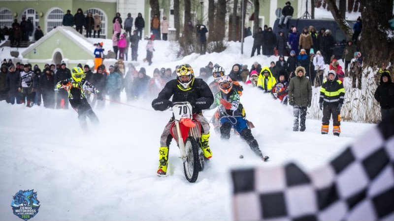 Ziemas motokrosā uz Alūksnes ezera MX1 klasē Logins uzveic Karro