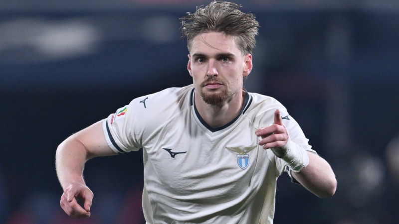 ''Lazio'' pendelēs izslēdz kausa turētāju un iekļūst pusfinālā