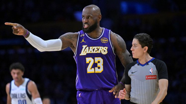 Lebrons kļuvis par vecāko spēlētāju ar triple-double, "Jazz" 500 tūkstošu sods