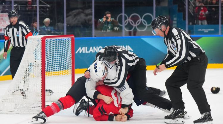 IIHF nesoda, Francija savu aizsargu pirms izslēgšanas cīņas diskvalificē pati