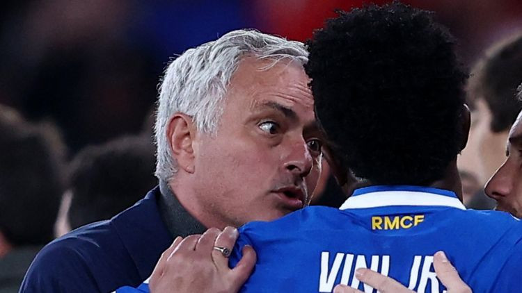 Vinisiusam skaisti vārti un provokatīva deja, PSG pieceļas pēc katastrofāla sākuma