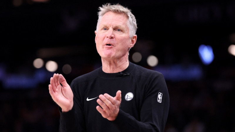 ''Warriors'' galvenais treneris Kers nožēlo, ka publiski runājis par Porziņģa diagnozi