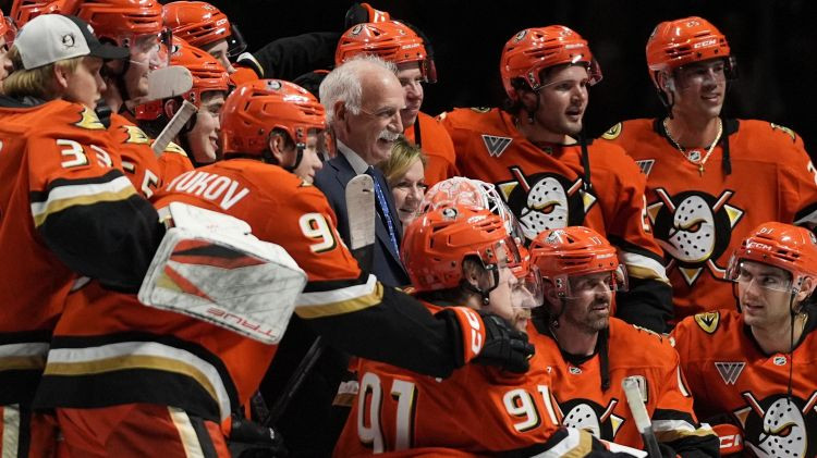 Kvenvils kļūst par otro galveno treneri NHL vēsturē ar 1000 uzvarām