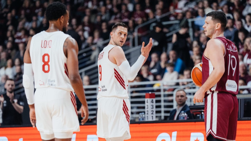 Šteinbergs un Strautiņš svilina, taču nenodedzina poļu namu