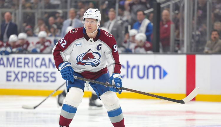 Līdere "Avalanche" uzveic treneri atlaidušo "Kings", Toronto ceturtais zaudējums pēc kārtas