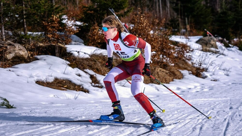 Latvijas biatlonistiem 17. vieta pasaules jauniešu čempionātā stafetē