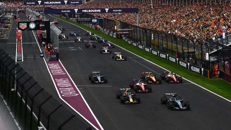 Jaunā F1 ēra startē ar "Mercedes" dubultuzvaru Melburnā