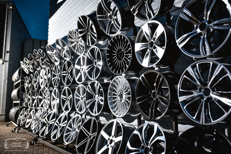 Uzfrišini autiņu pavasarim: kā izvēlēties jaunus lietos diskus, kas der tavam auto?