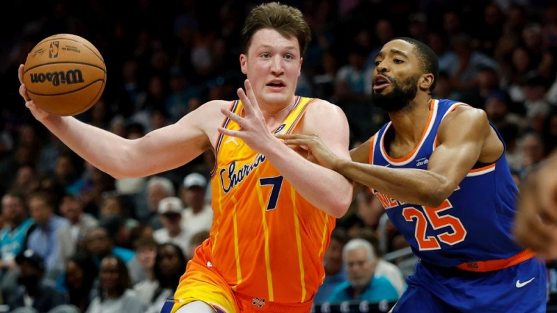 Sezonas otrās puses pārsteigums ″Hornets″ mājās sarūgtina arī ″Knicks″