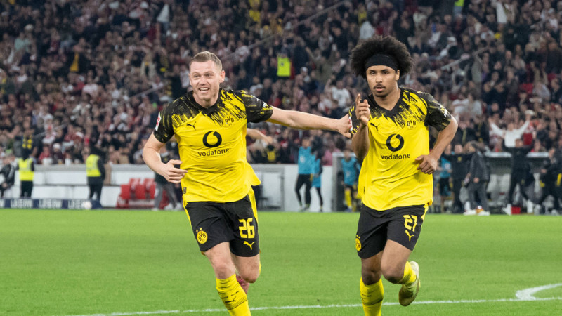Dortmundes "Borussia" pēdējās sekundēs panāk svarīgu uzvaru