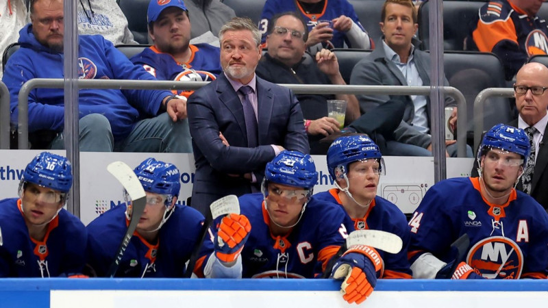 "Islanders" cīņā par izslēgšanas spēlēm atlaiž galveno treneri