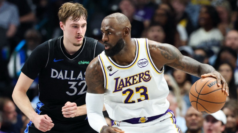 Pieredze pret jaunību: Lebronam 30+15+9 un Flegam 45+9+8 savstarpējā duelī