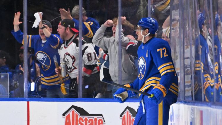 Bufalo pirmā play-off uzvara 15 gados, trešajā trešdaļā atspēlējas arī Lasvegasa