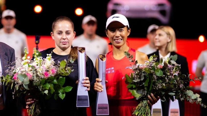 Ostapenko/Džana kapitulē Štutgartes finālā