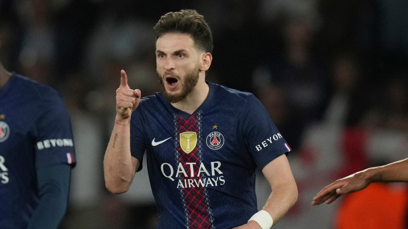 Hvičas un Dembelē divi vārtu guvumu atnes PSG minimālu pārsvaru pret Vācijas čempioni