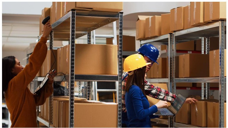 Noliktavu plaukti kārtīgai uzglabāšanai un vietas optimizācijai