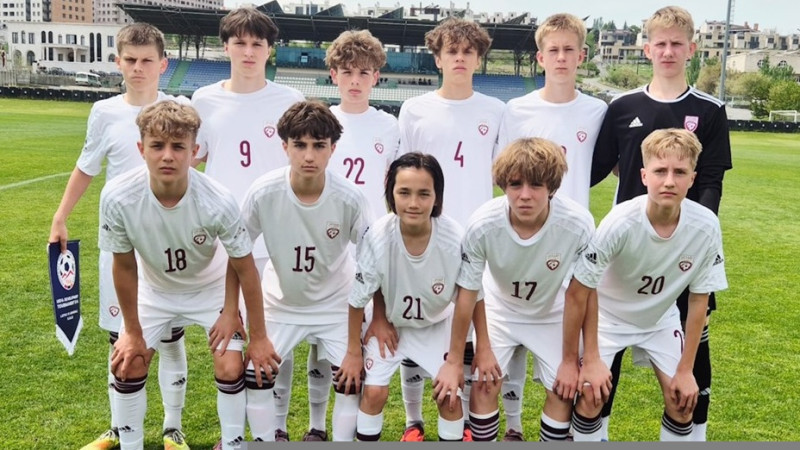 Latvijas U15 izlase pēcspēles sitienos pārspēj Armēnijas vienaudžus
