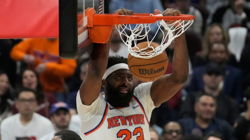 "Knicks" centrs pirms NBA fināla pārcieš operāciju lauztam pirkstam