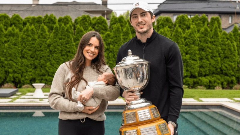 NHL labākā aizsarga balvu saņem jaunais tētis Verenskis
