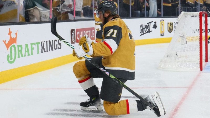 "Golden Knights" uzbrucēja Kārlsona sezona, visticamāk, ir galā