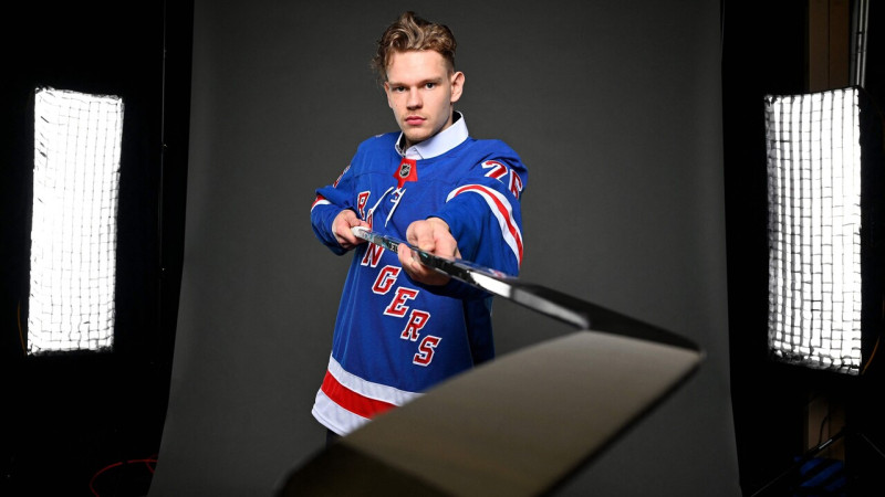 Šmits atstāj lielisku iespaidu "Rangers", NHL varētu debitēt jau šosezon