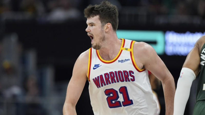 Posts pievienojas "Grizzlies" – "Warriors" neizmanto iespēju pielīdzināt piedāvājumu