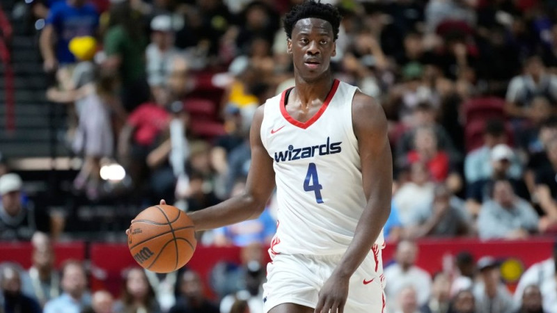 NBA drafta pirmajiem diviem numuriem produktīvs sniegums abos laukuma galos