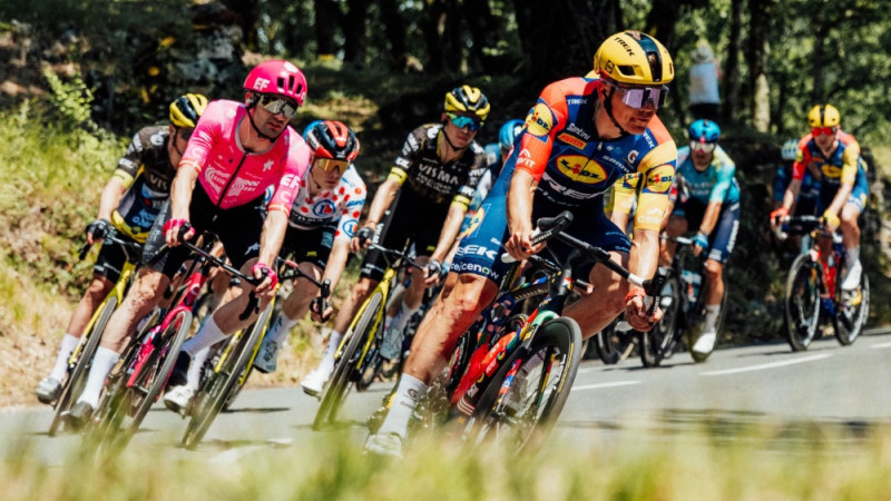 Skujiņš un Neilands "Tour de France" 11. posmā finišē vadošajā grupā