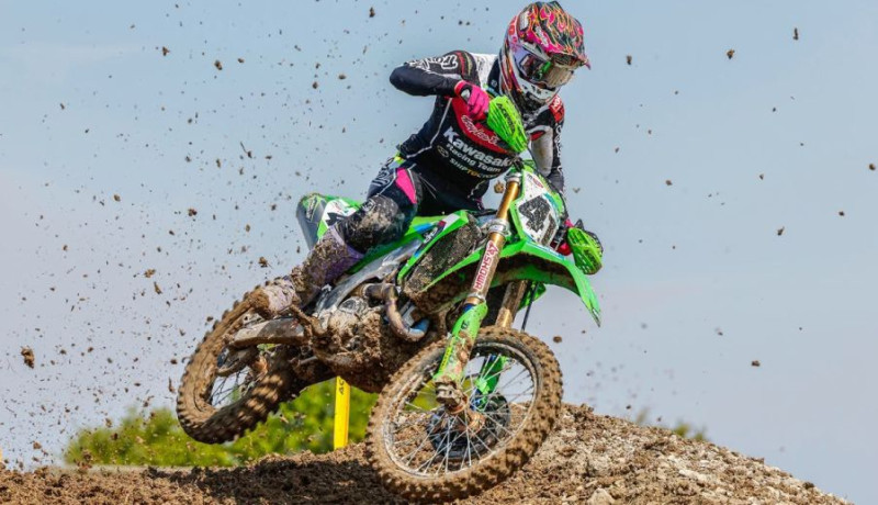 Jonasam Lielbritānijas MXGP posms noslēdzas sāpīgi
