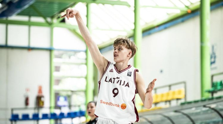 Latvijas juniori nosūta bulgārus uz B divīziju un turpina cīņu