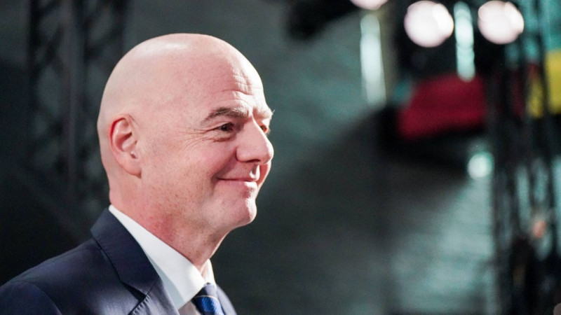 Neskatoties uz kritiku, Infantīno paliks FIFA prezidenta amatā