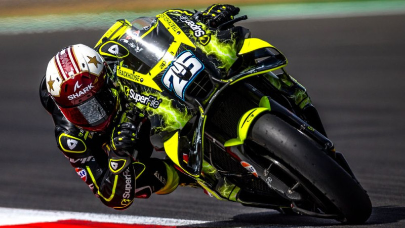 "Aprilia" dominē Silverstonā, ar izcilu sniegumu uzvar Fernandess